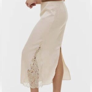 H&M Lace Detail Pencil Skirt Pinky Cream colour  Zip & slit at rear sz 10